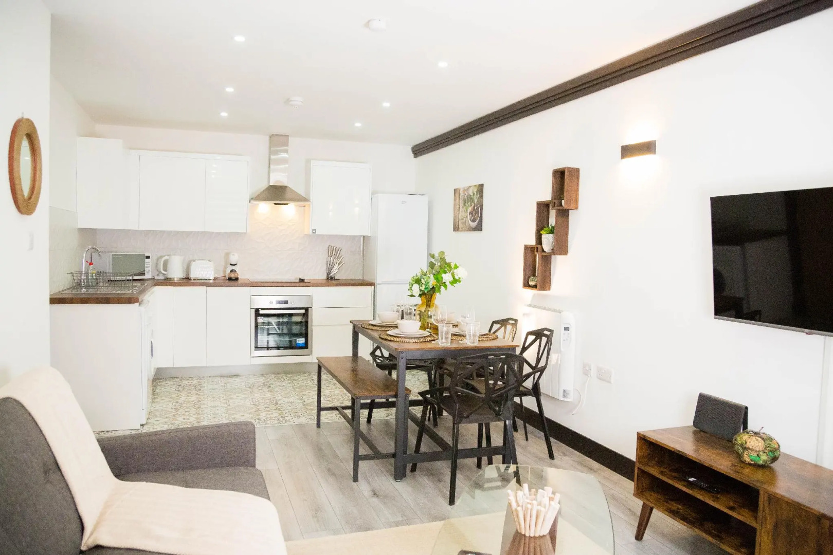 Old Trafford Apartments by BEVOLVE - Free Parking