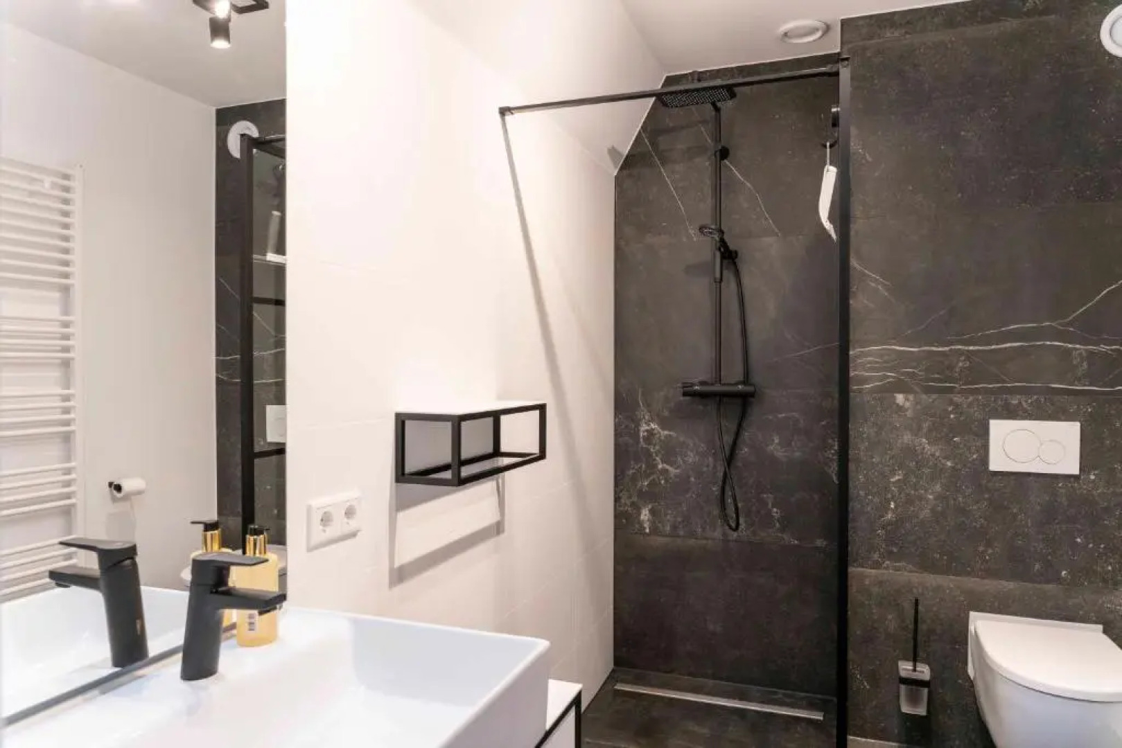 B&W Holiday Apartments