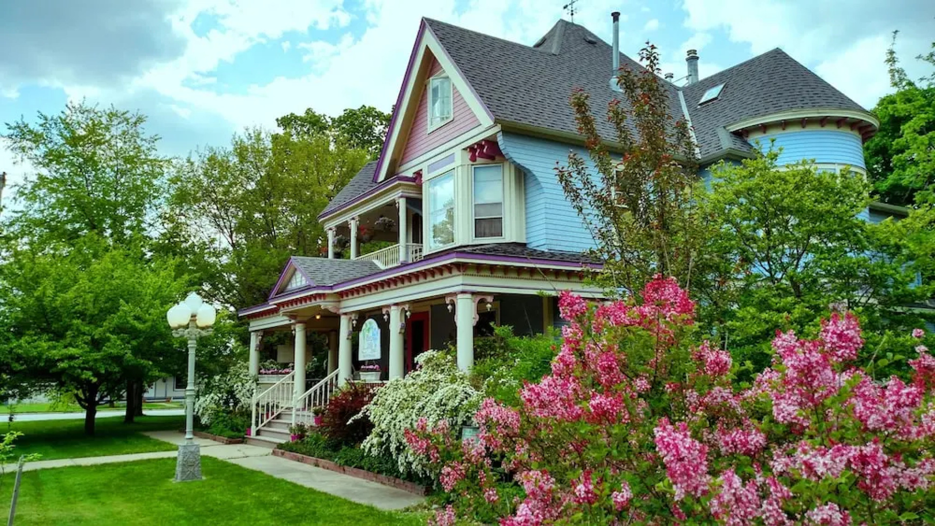 The Blue Belle Inn Bed and Breakfast