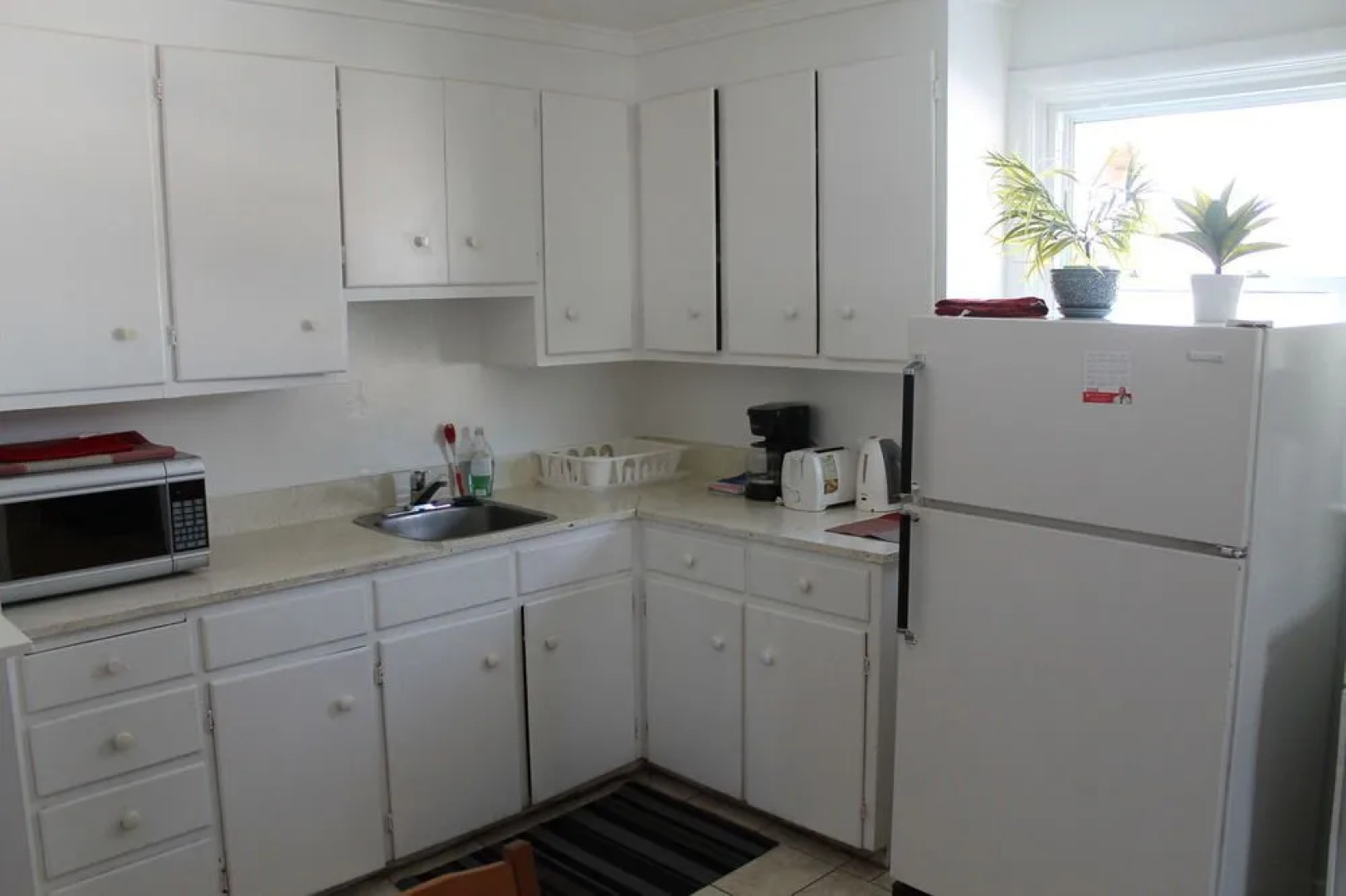 Adib Apartments - 840 Woodroffe Ave, Unit 2