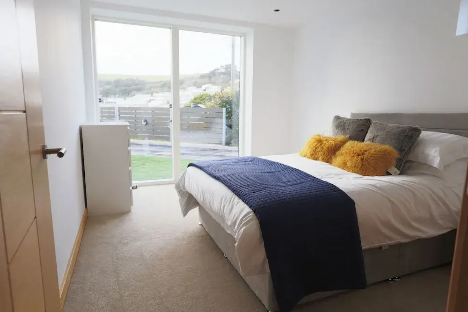 4 bed beach house with hot tub