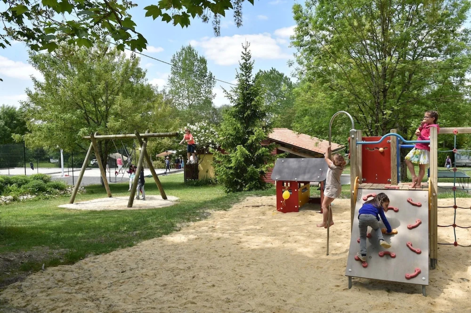 Camping Le Petit Lion - Gites