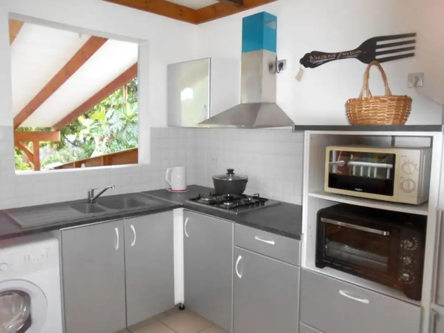 House With 2 Bedrooms in Deshaies, With Enclosed Garden and Wifi - 400