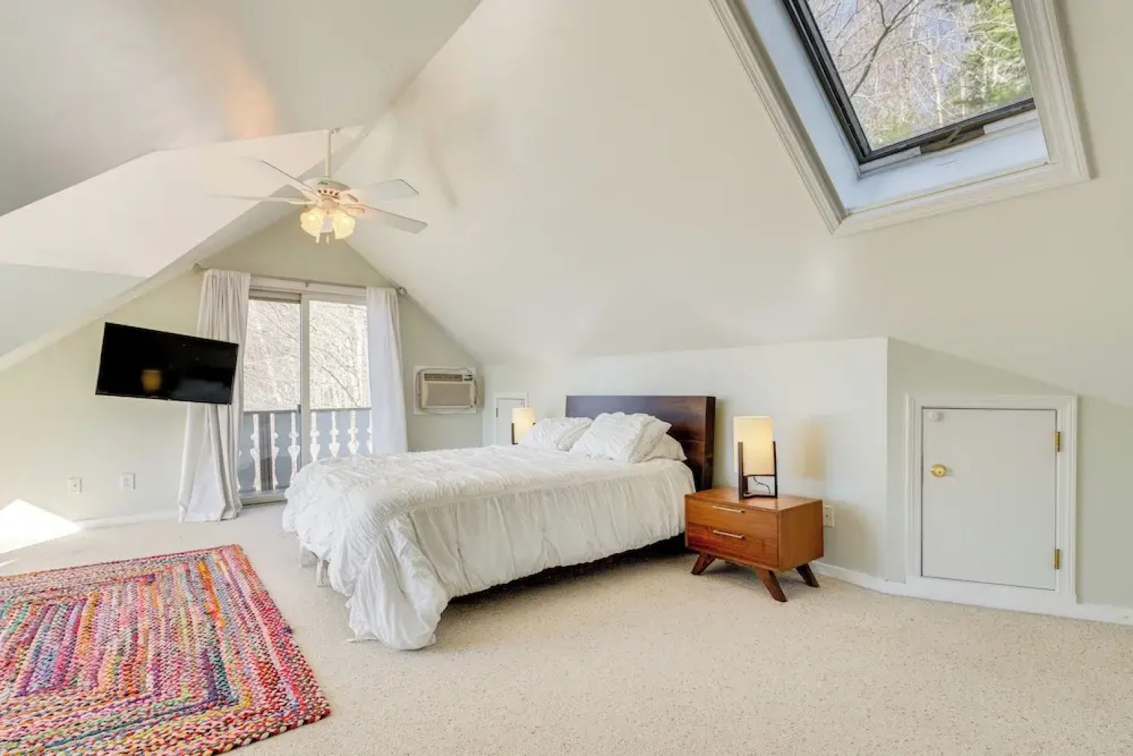 1 Mi to Story Land: Spacious Home w/ Mtn Views!