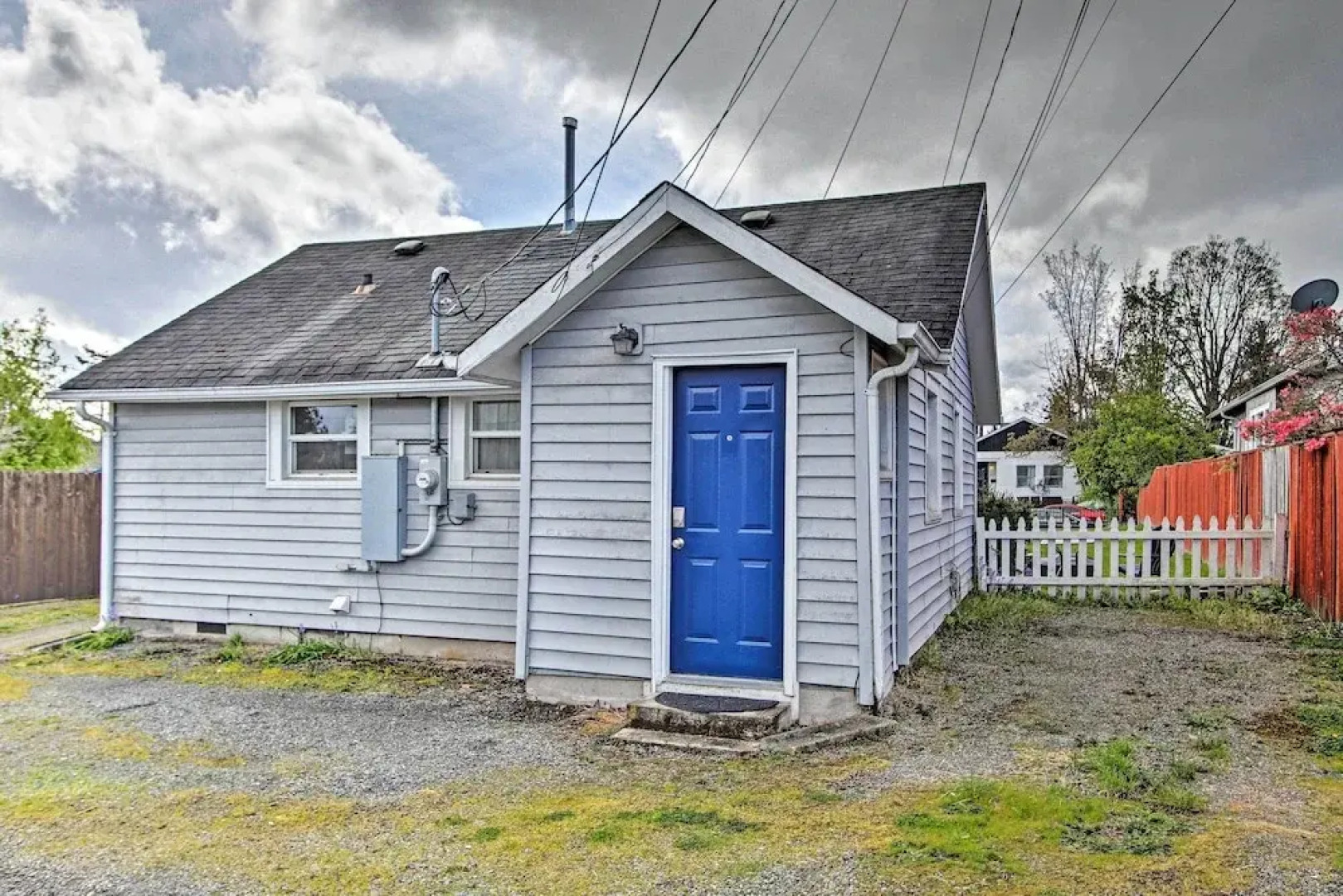 Lovely Tacoma Cottage w/ Fire Pit, Near Dtwn!