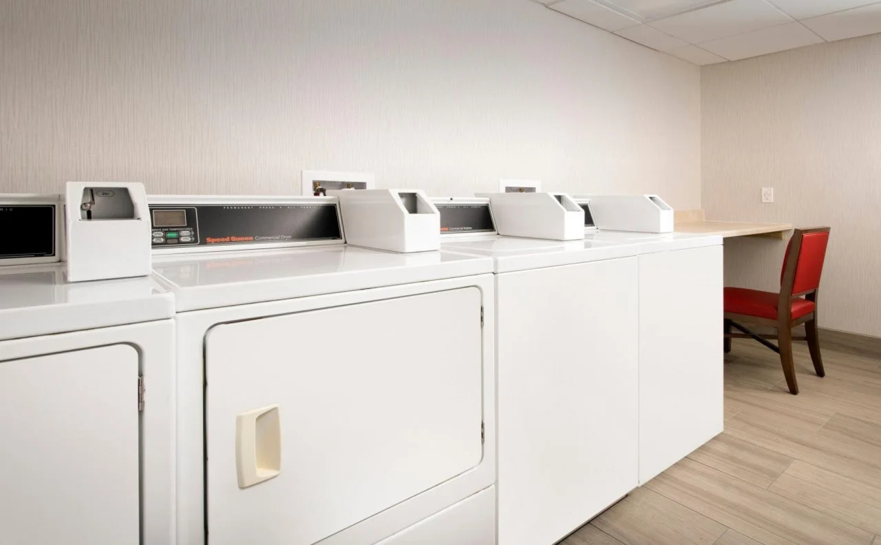 Holiday Inn Express & Suites Baltimore - BWI Airport North by IHG