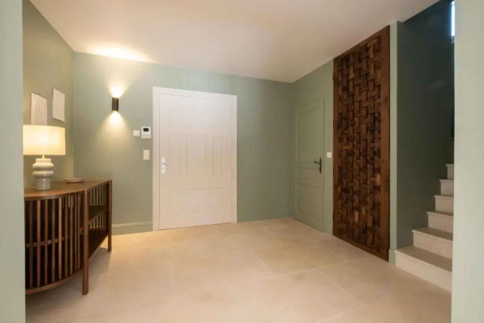 SERRENDY BIJOU de 280m2 au calme absolu avec piscine à débordement