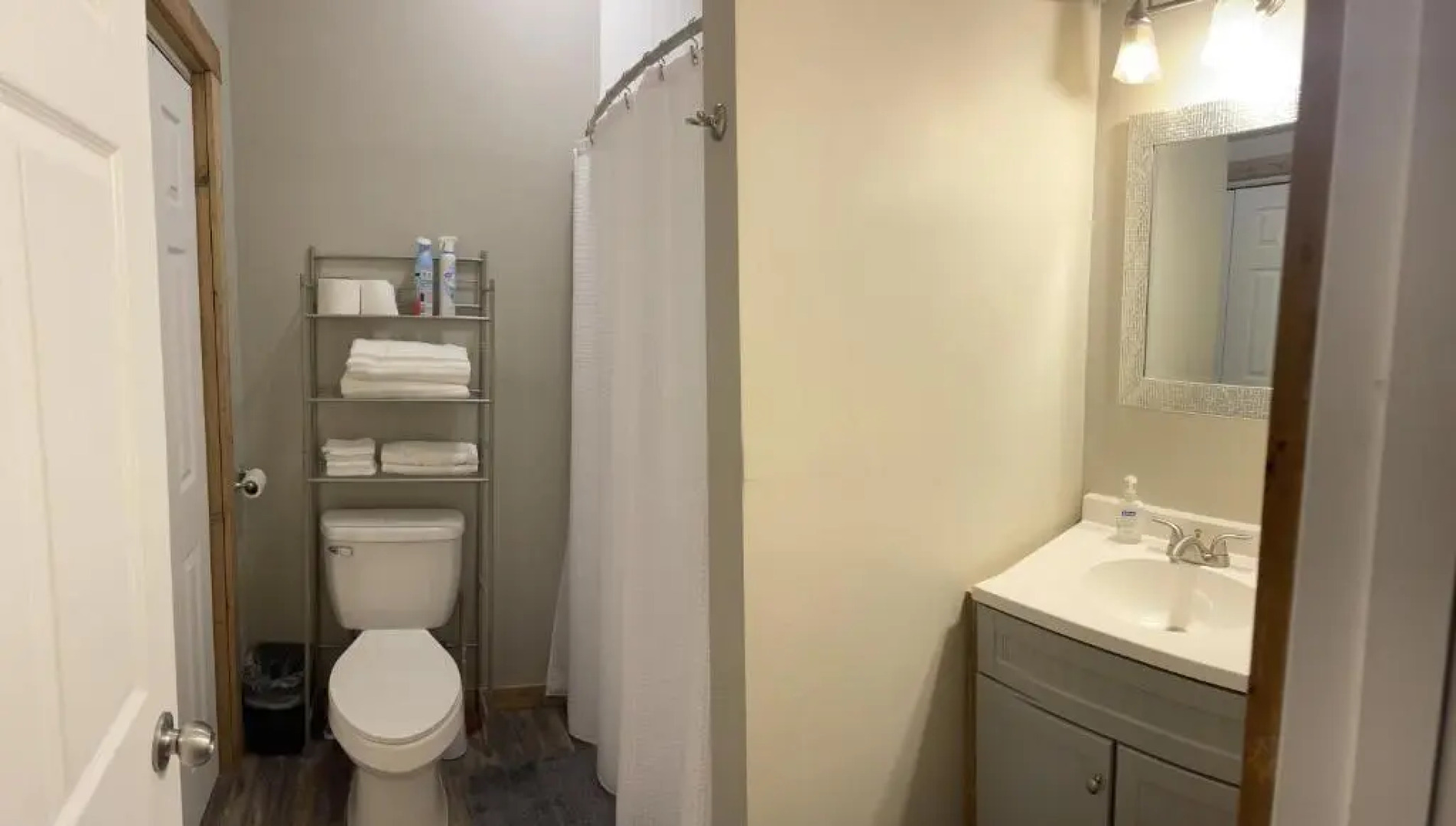 Modern Farmhouse 3 Bed, 2 Bath Apartment, Sleeps 7, Lots of Space, Steps to Downtown, Honeywell & Eagles Theater