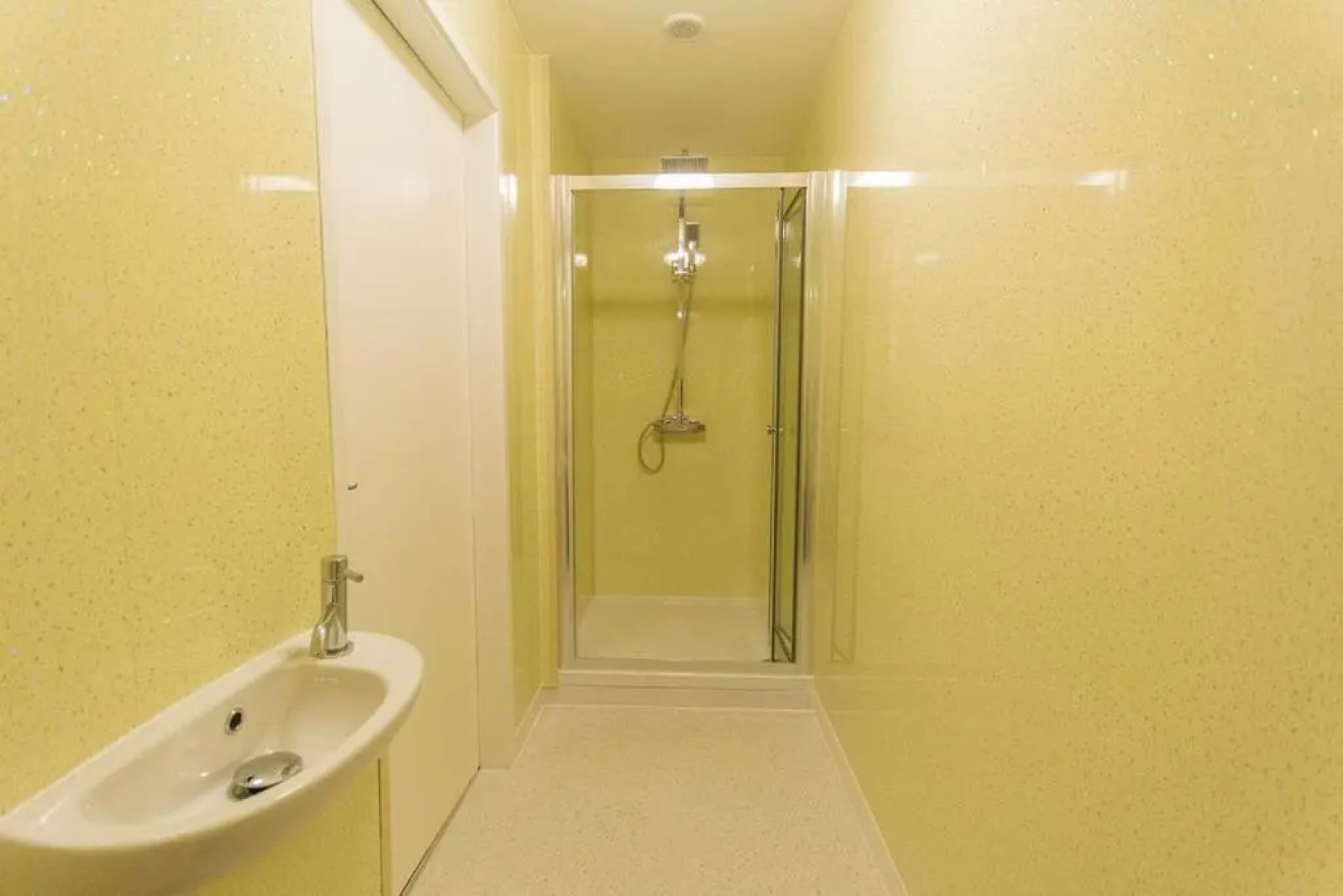 Hendy - First Floor Apartment