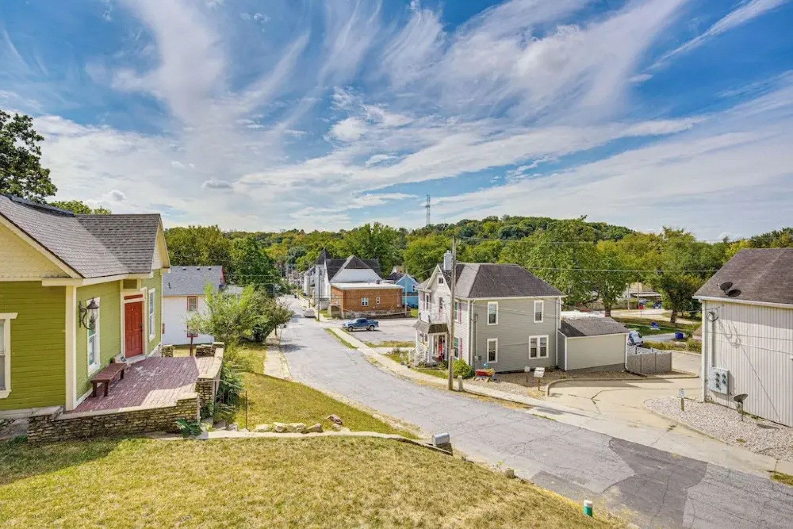 Walk Downtown: Historic Home in Excelsior Springs