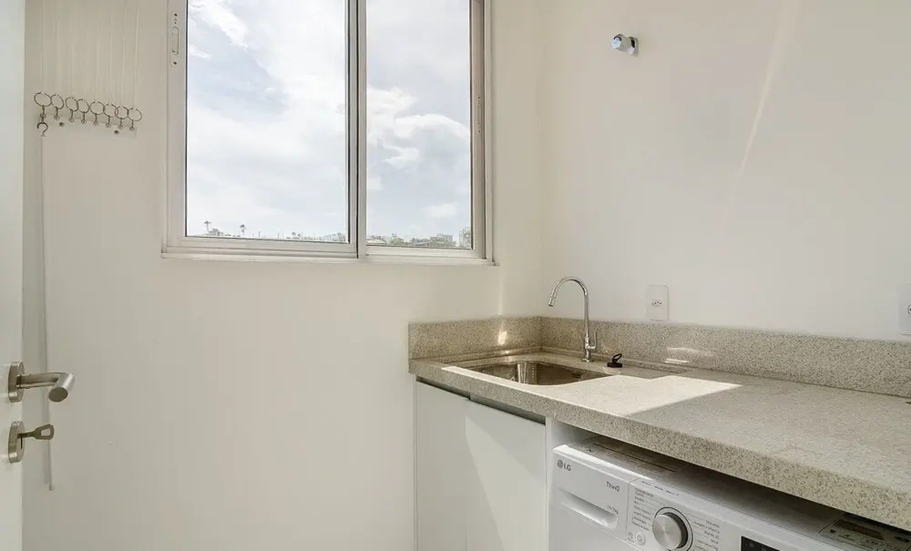 Apartment w/ Barbecue 240m From the Beach Ehi0401