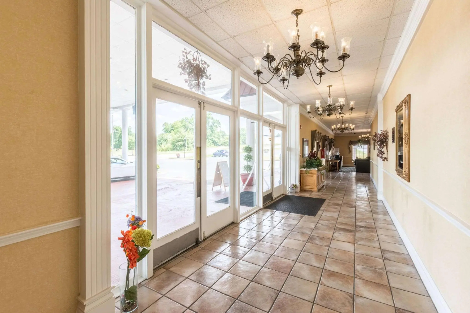 Econo Lodge Inn & Suites