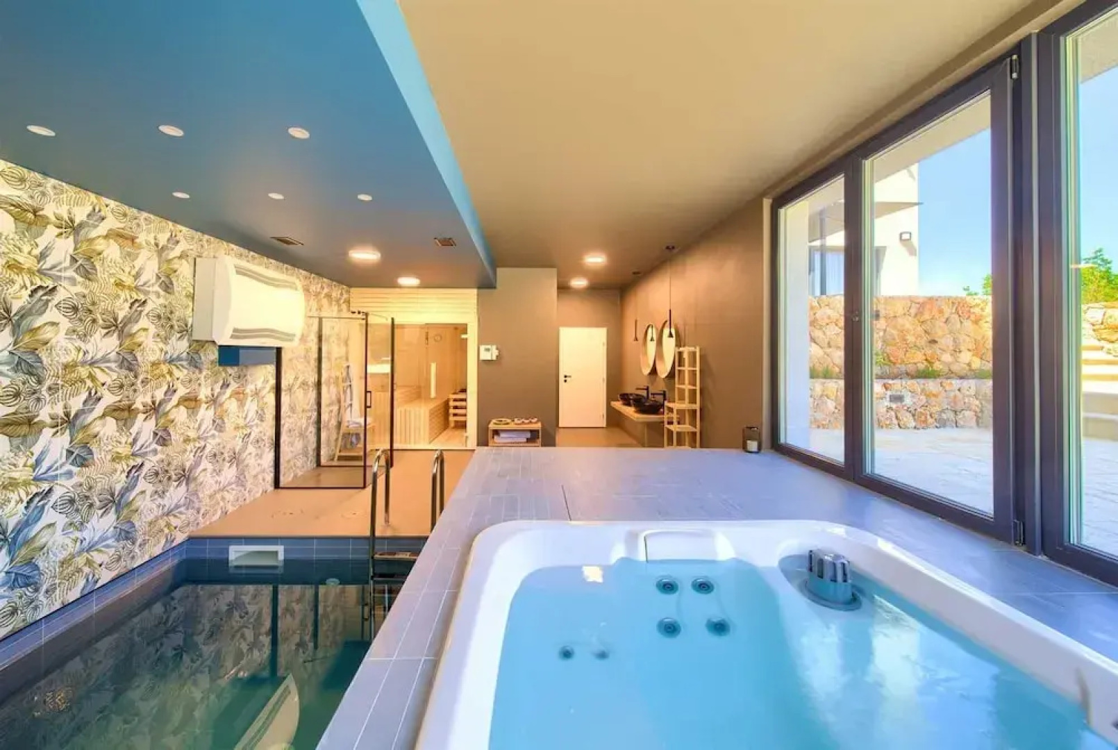 Villa Astrum With Heated Pool Jacuzzi and Sauna