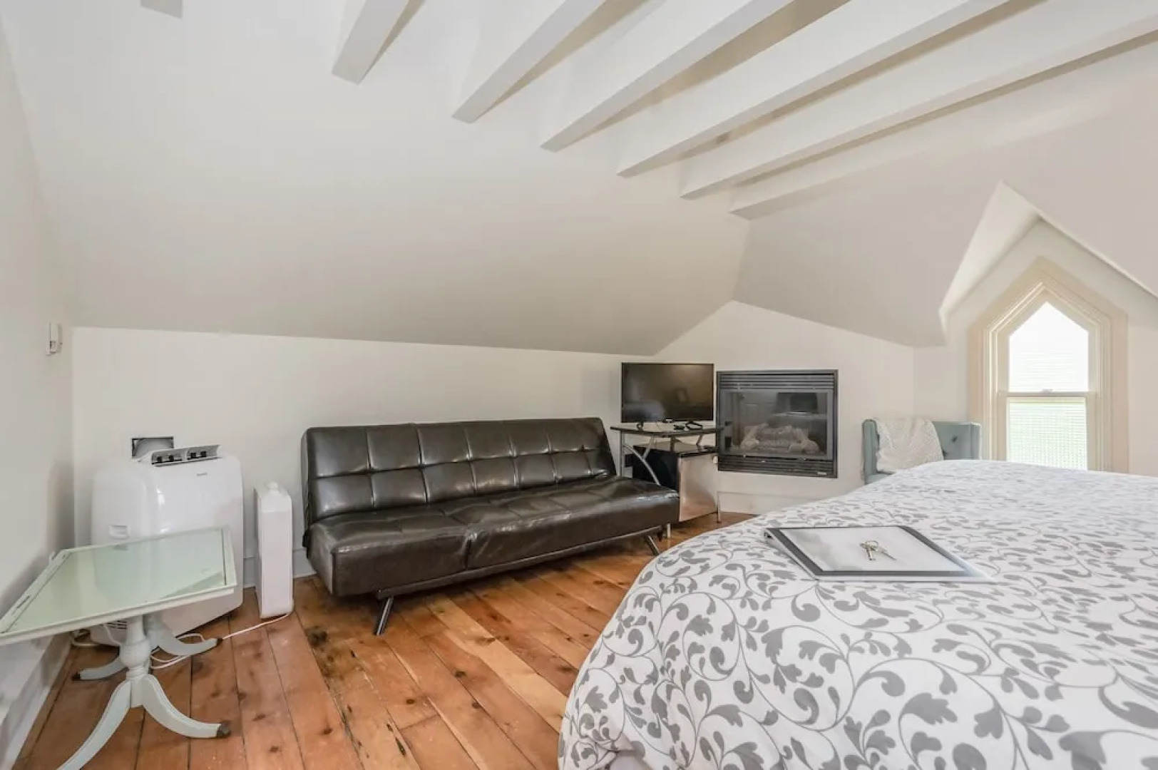 Van Galis Cafe and Inn