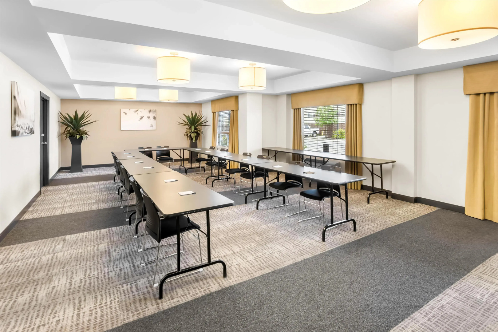 Best Western Thompson Hotel & Suites