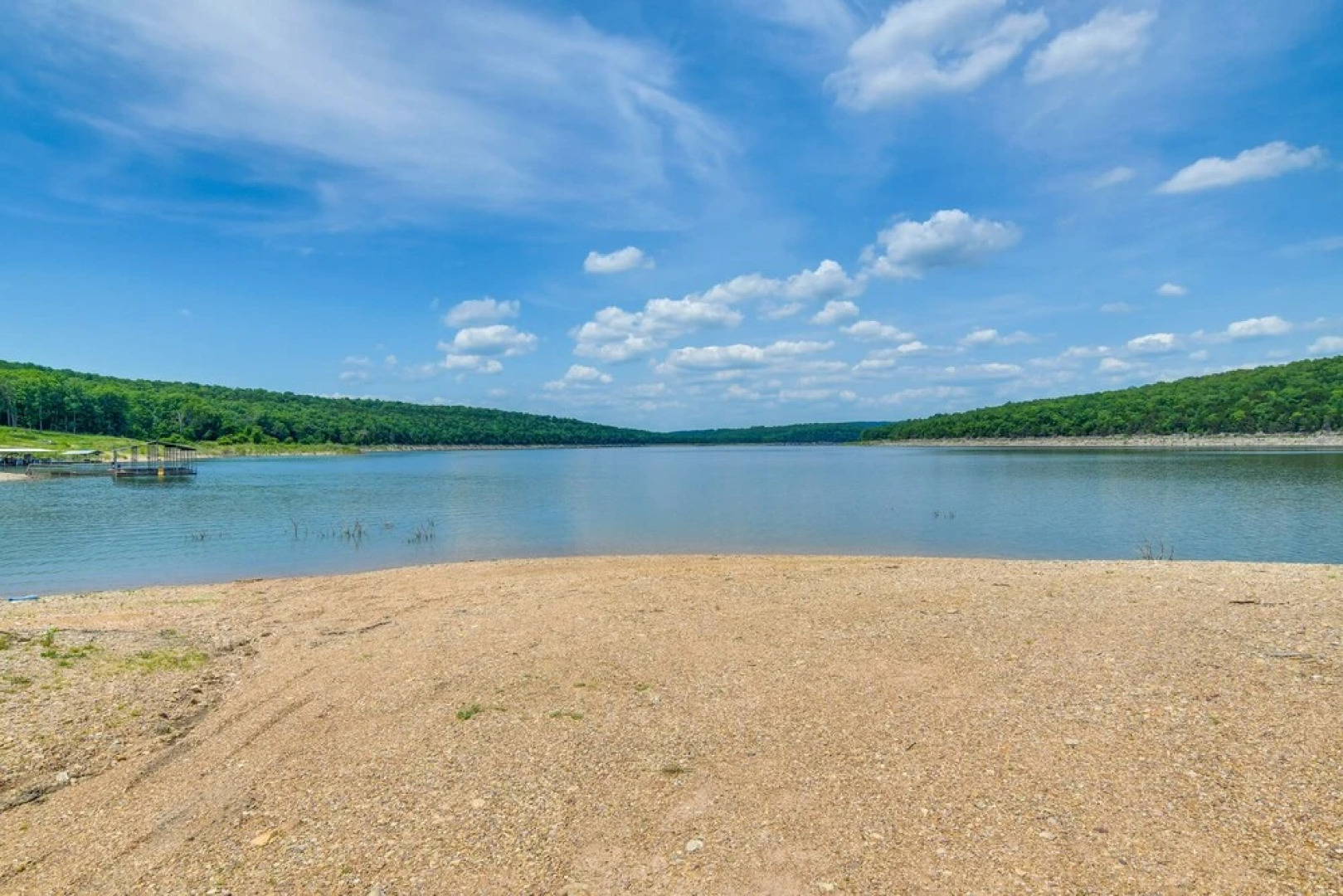 Bull Shoals Lake Home w/ Porch - Steps to Water!