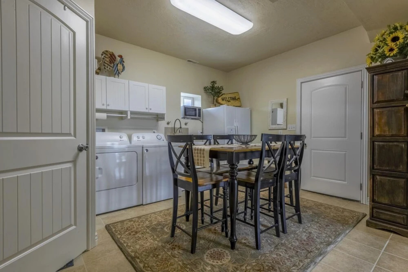 Family FUN Cabin! Sleeps 36, Mountainside w/ Beach Access, and Kid Paradise Yard