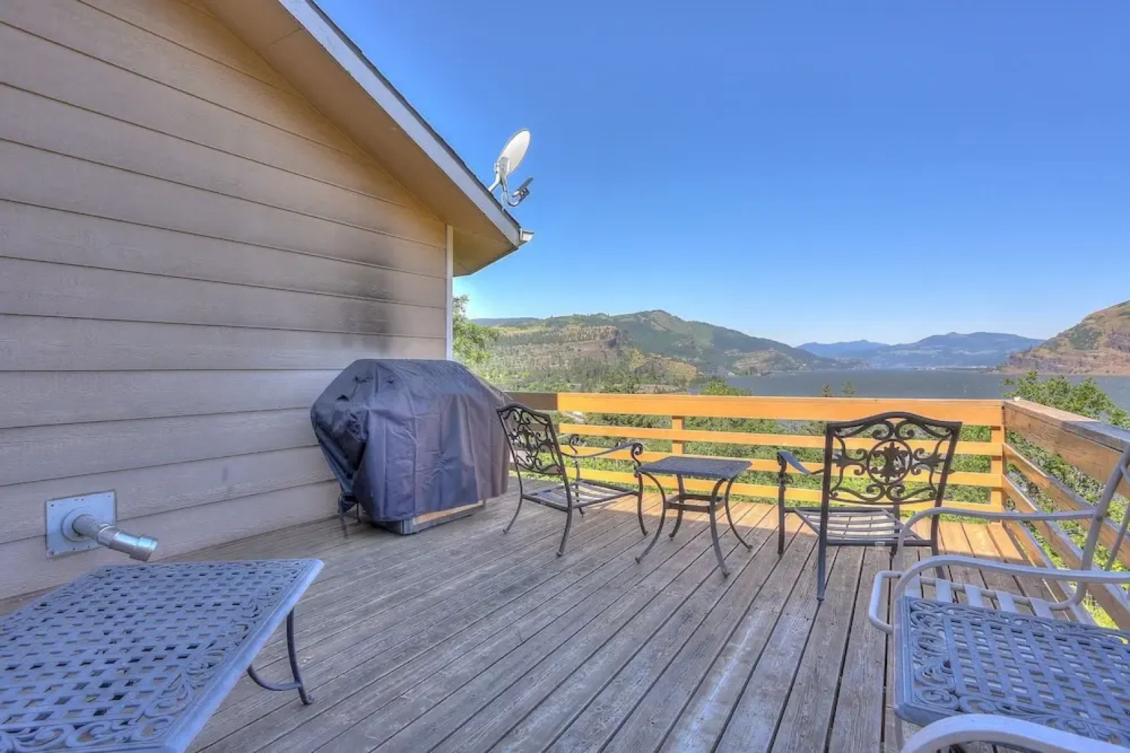 Amber Sunset 3 Bedroom Home by RedAwning