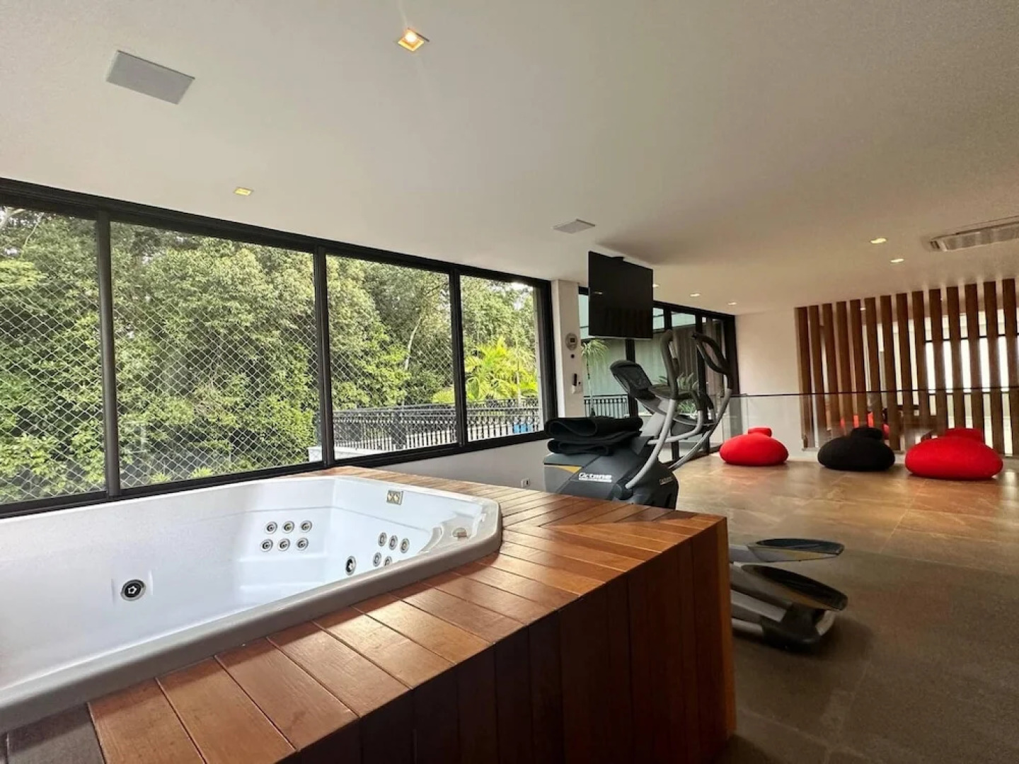 Mans o 6 Suites Riviera