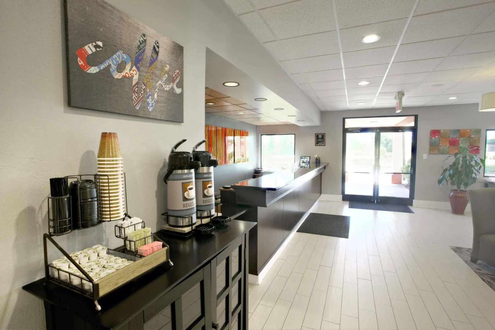 Days Inn & Suites by Wyndham Johnson City