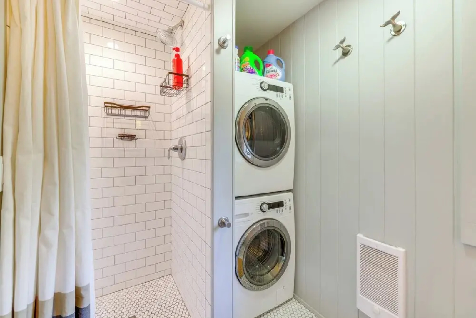 Steps to Beach: Stylish & Lofted Provincetown Gem
