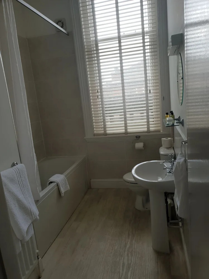 The Station Bar Grill and Rooms