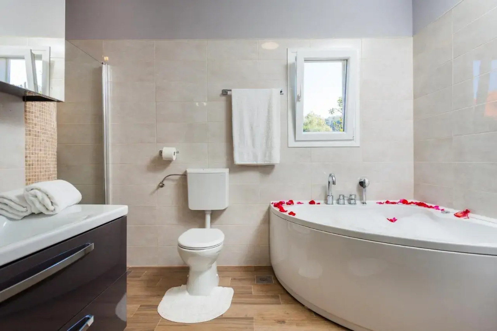 Gold & Silver Apartments