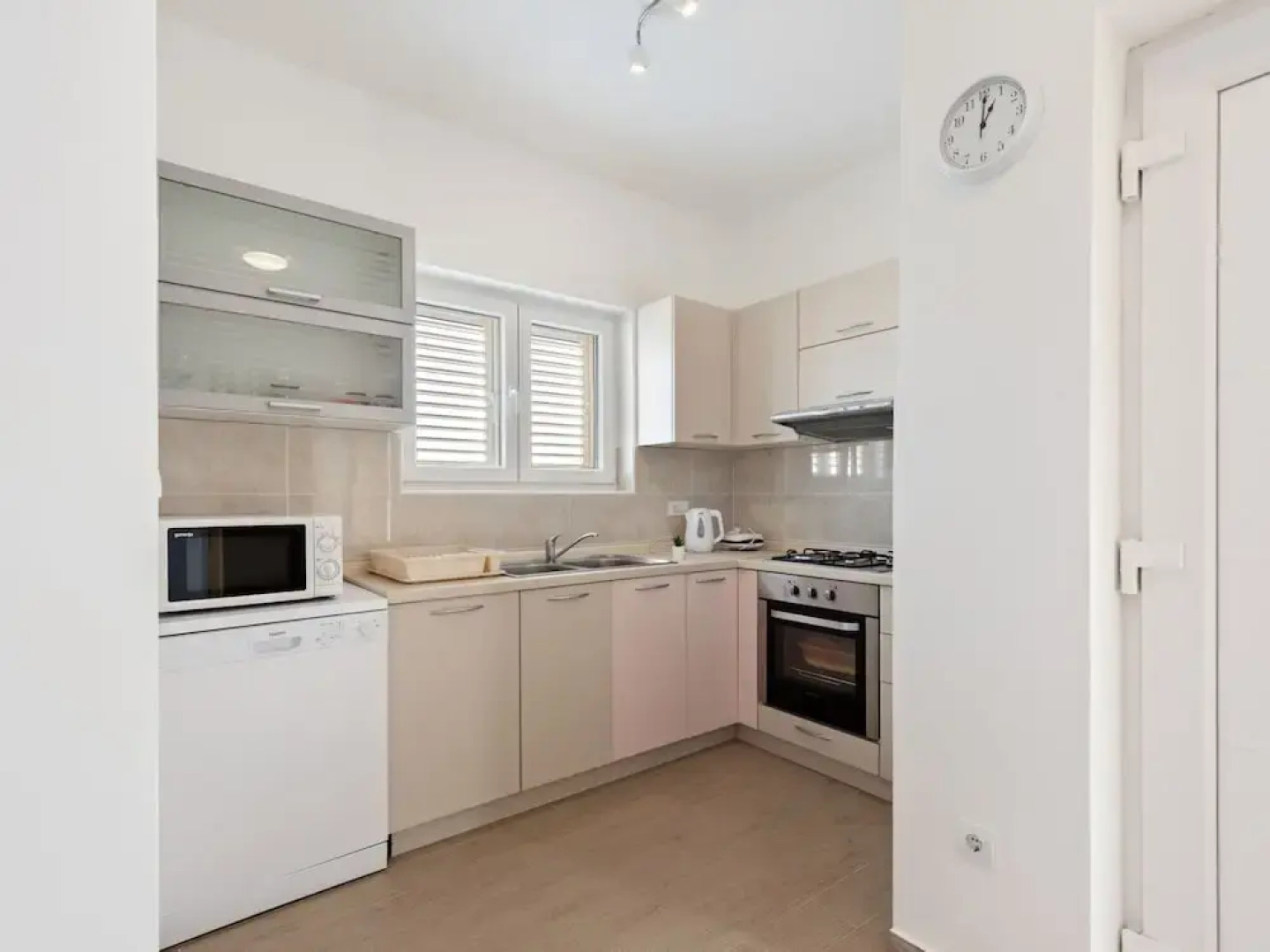 Simplistic Apartment in Neviđane with Balcony