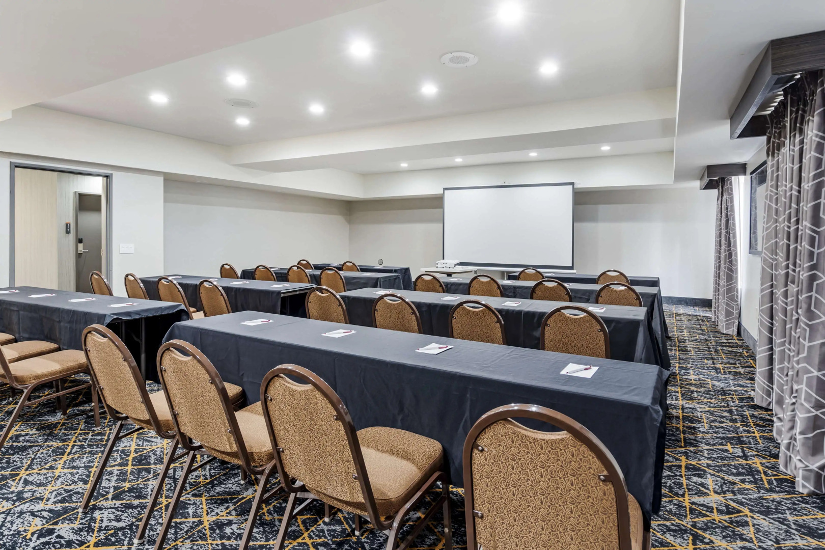 Best Western Plus Bourbonnais Hotel & Suites