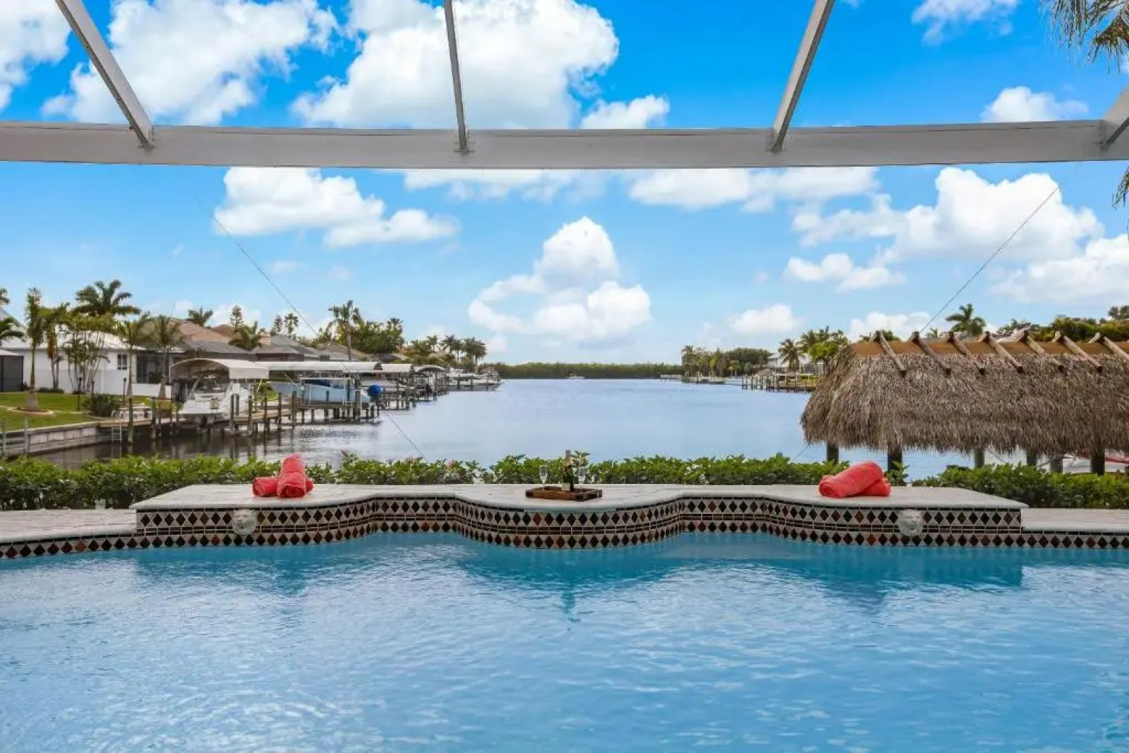 STUNNING Villa with Custom pool, Spa, pool table, Kayaks & sleeps 14! - Villa Flandria - Roelens