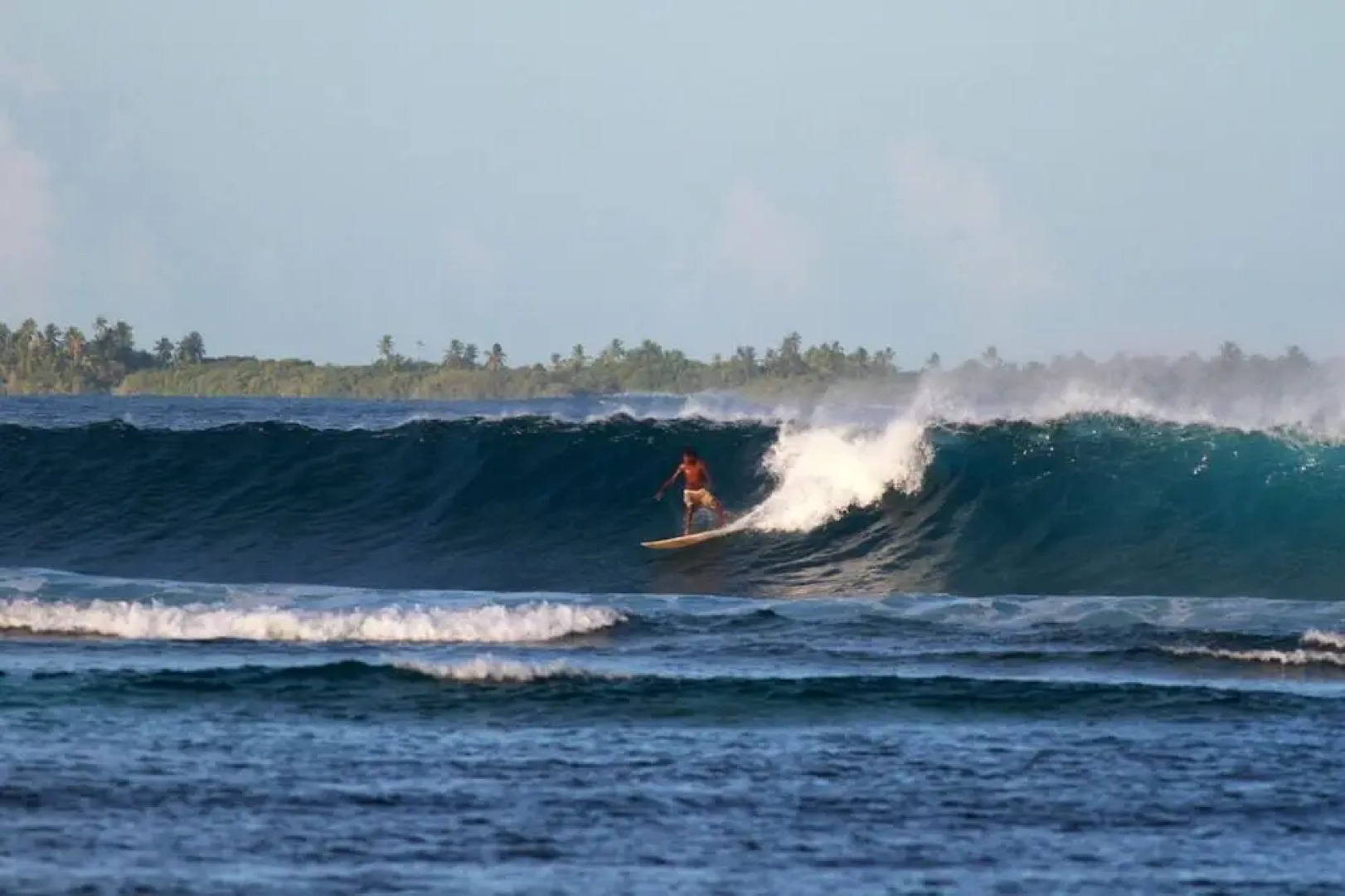 Serene Blue Bowls Surf Inn
