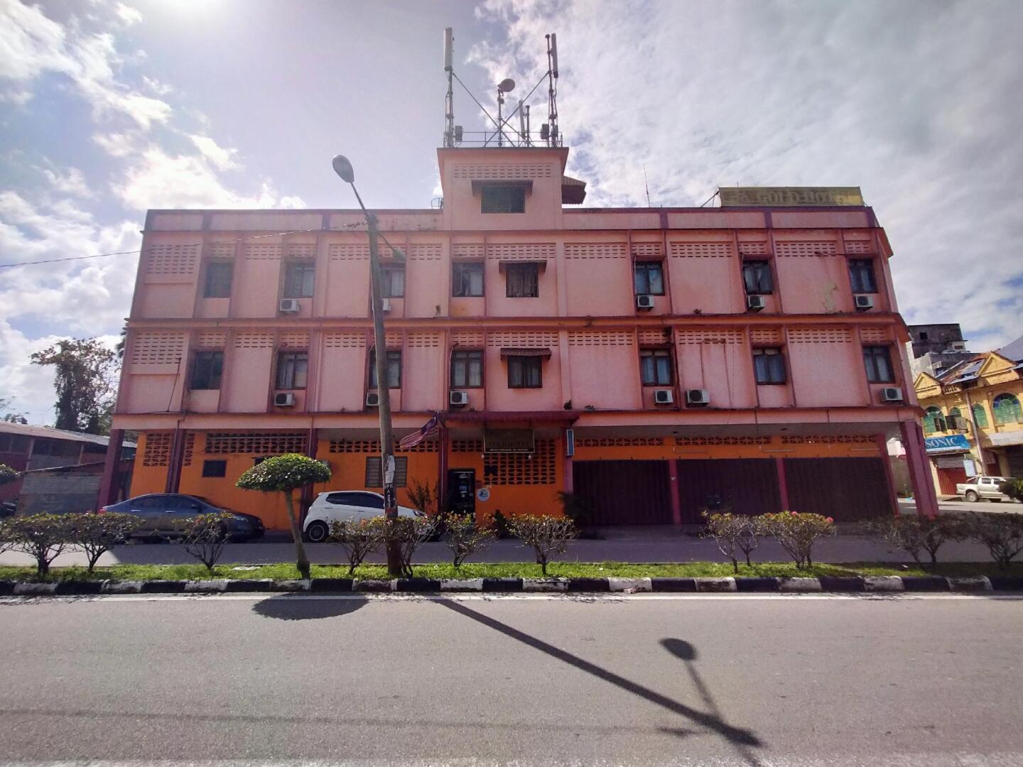 SPOT ON 89994 RZ Gold Hotel