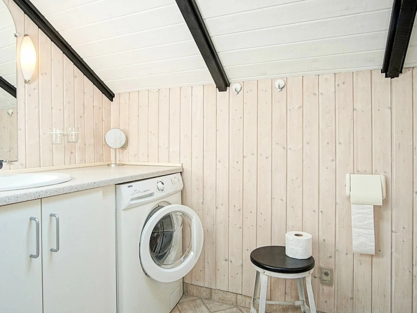 Magnificent Holiday Home in Aakirkeby near Sea