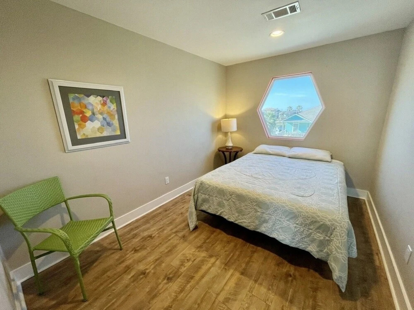 23 Yards To The Sea 6 Bedroom Home by Redawning