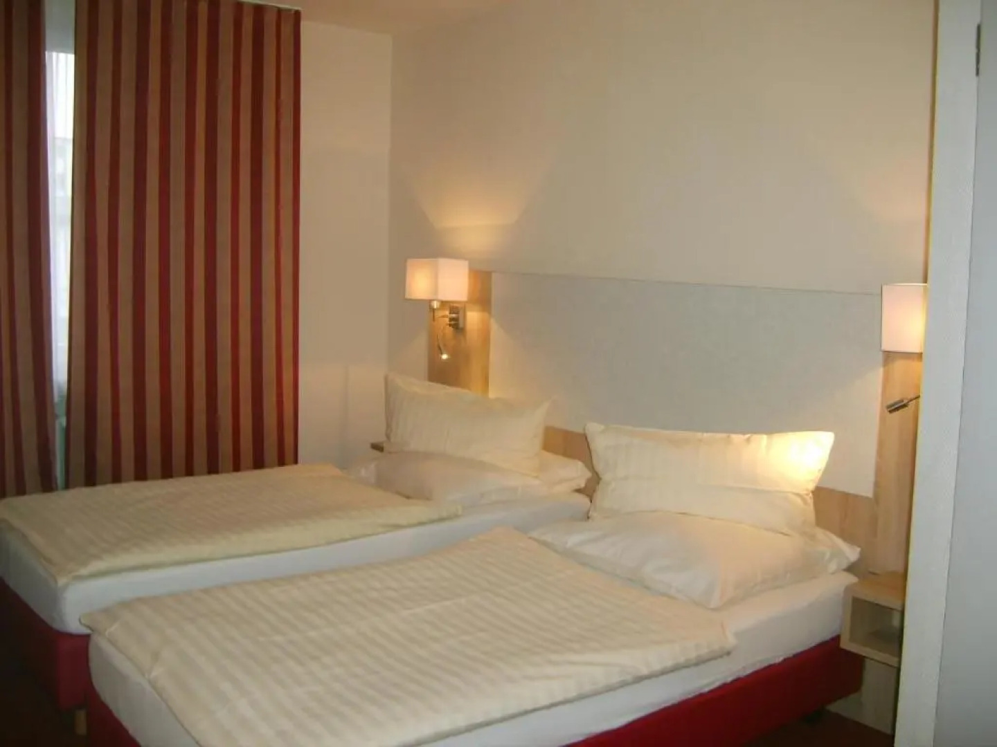 City Hotel by Celina