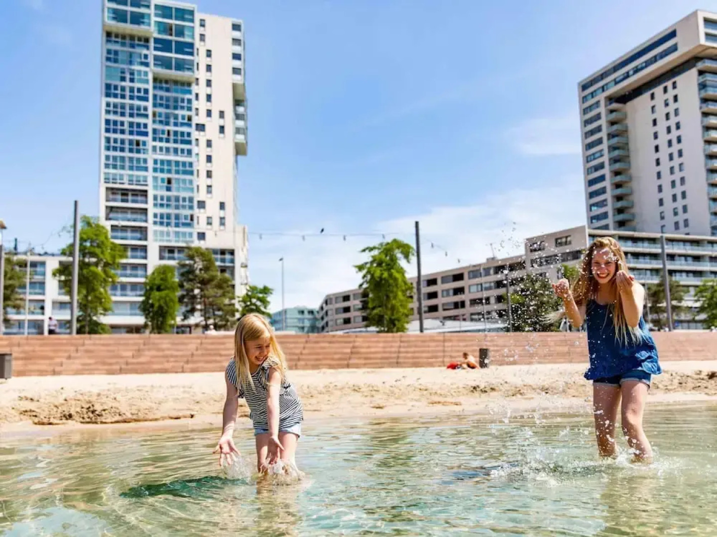 Chalet in a Holiday Park, 18 km. From Rotterdam