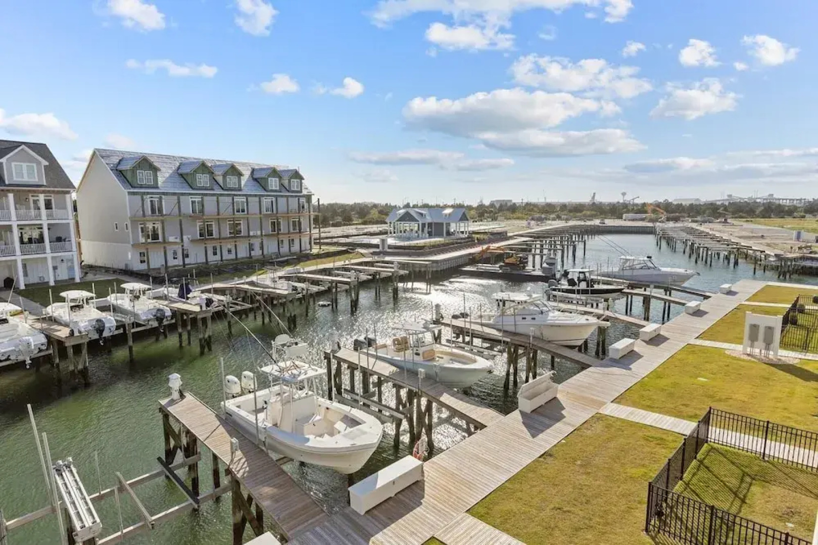 South Breeze 3 Bedroom Townhouse by RedAwning