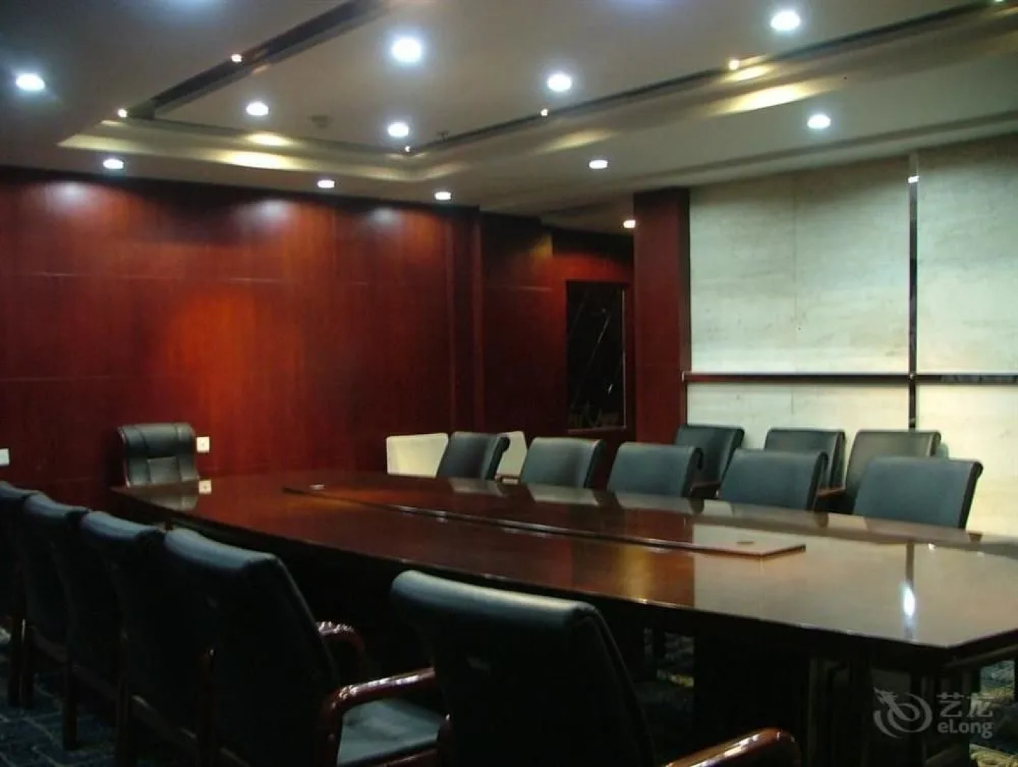 Lvliang Double Yu The Holiday Hotel