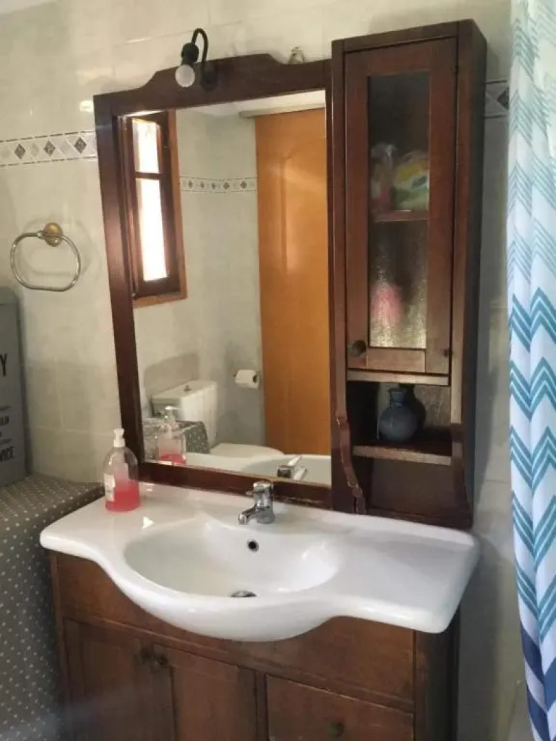 Tota's guest house, 4 min walk to the beach