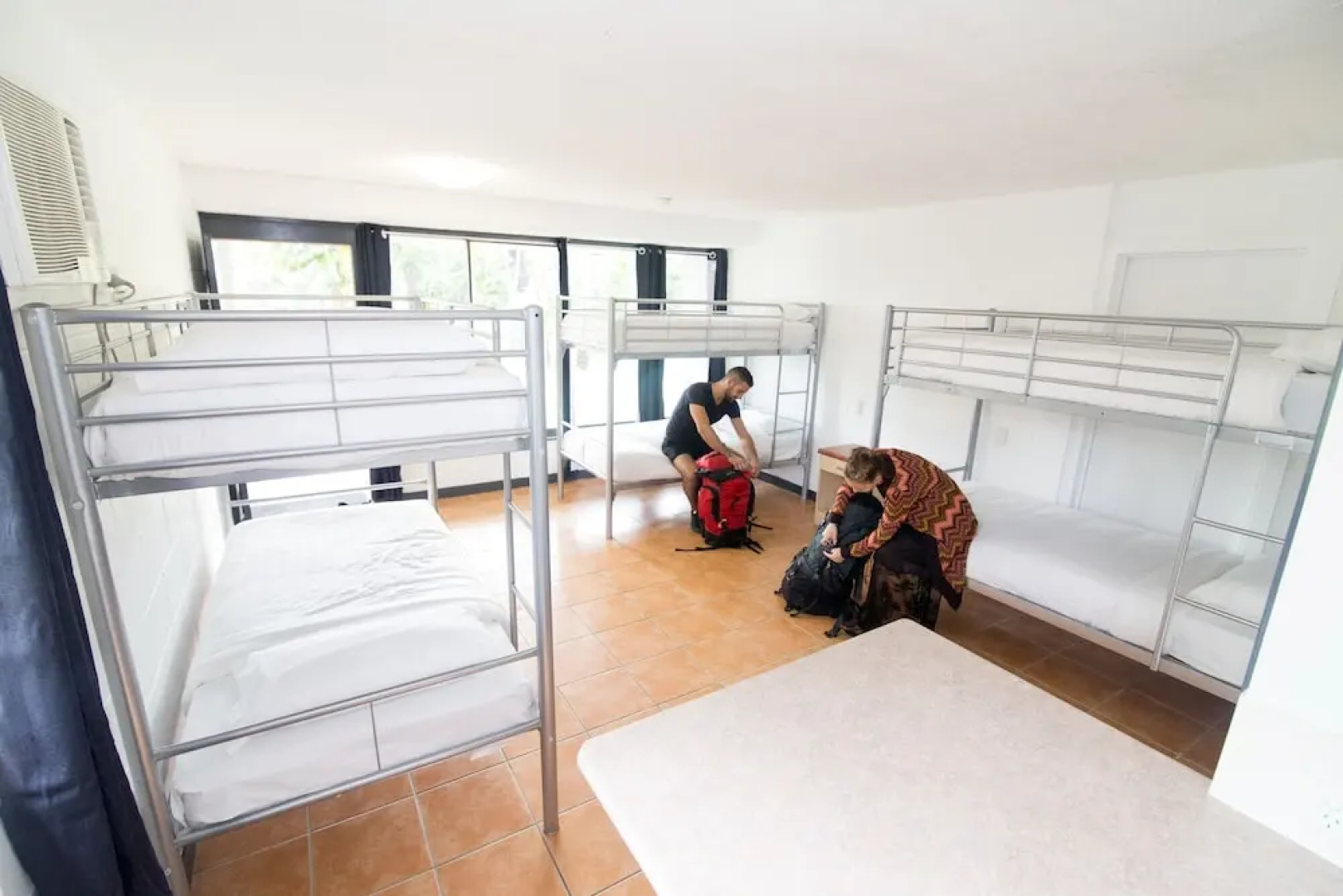 Base Backpackers Airlie Beach Resort