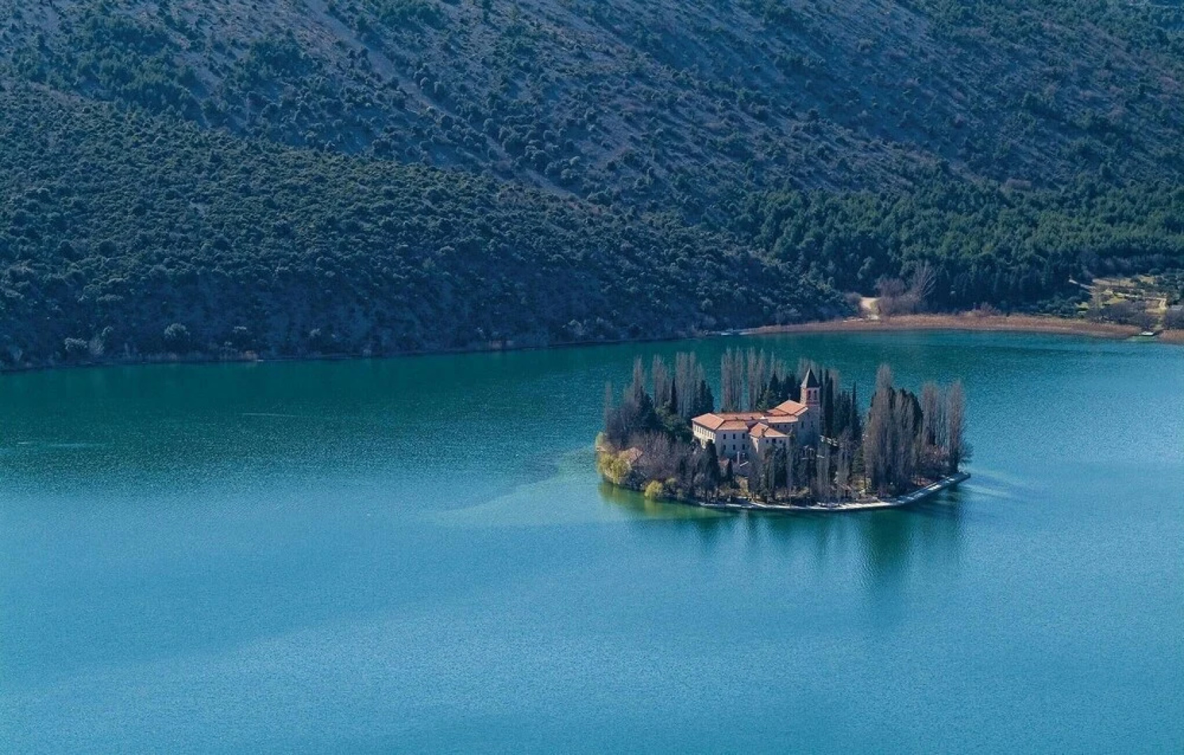 Nice Home in Skradin with Hot Tub, WiFi & 4 Bedrooms