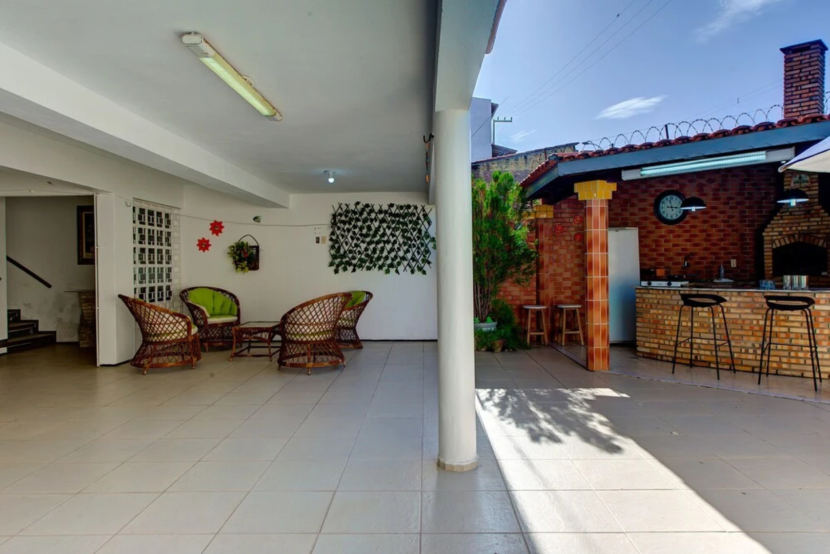 Casa com piscina privativa perto do mar