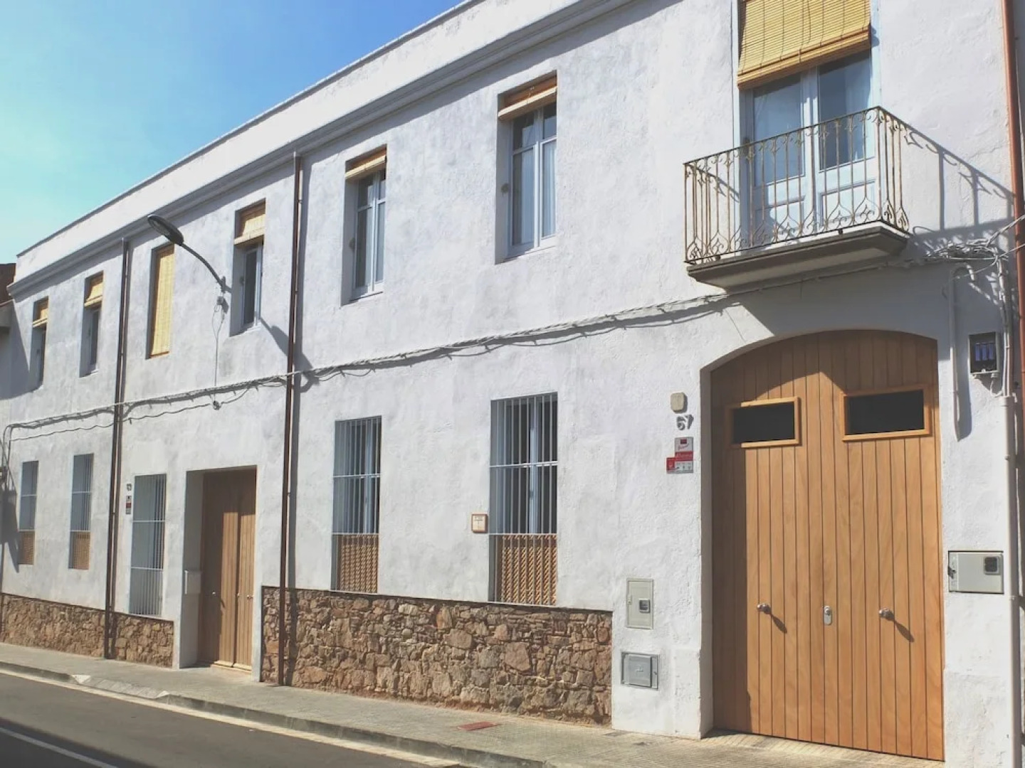 Beautiful, Authentic House With Large Patio and Swimming Pool, Near the Beach