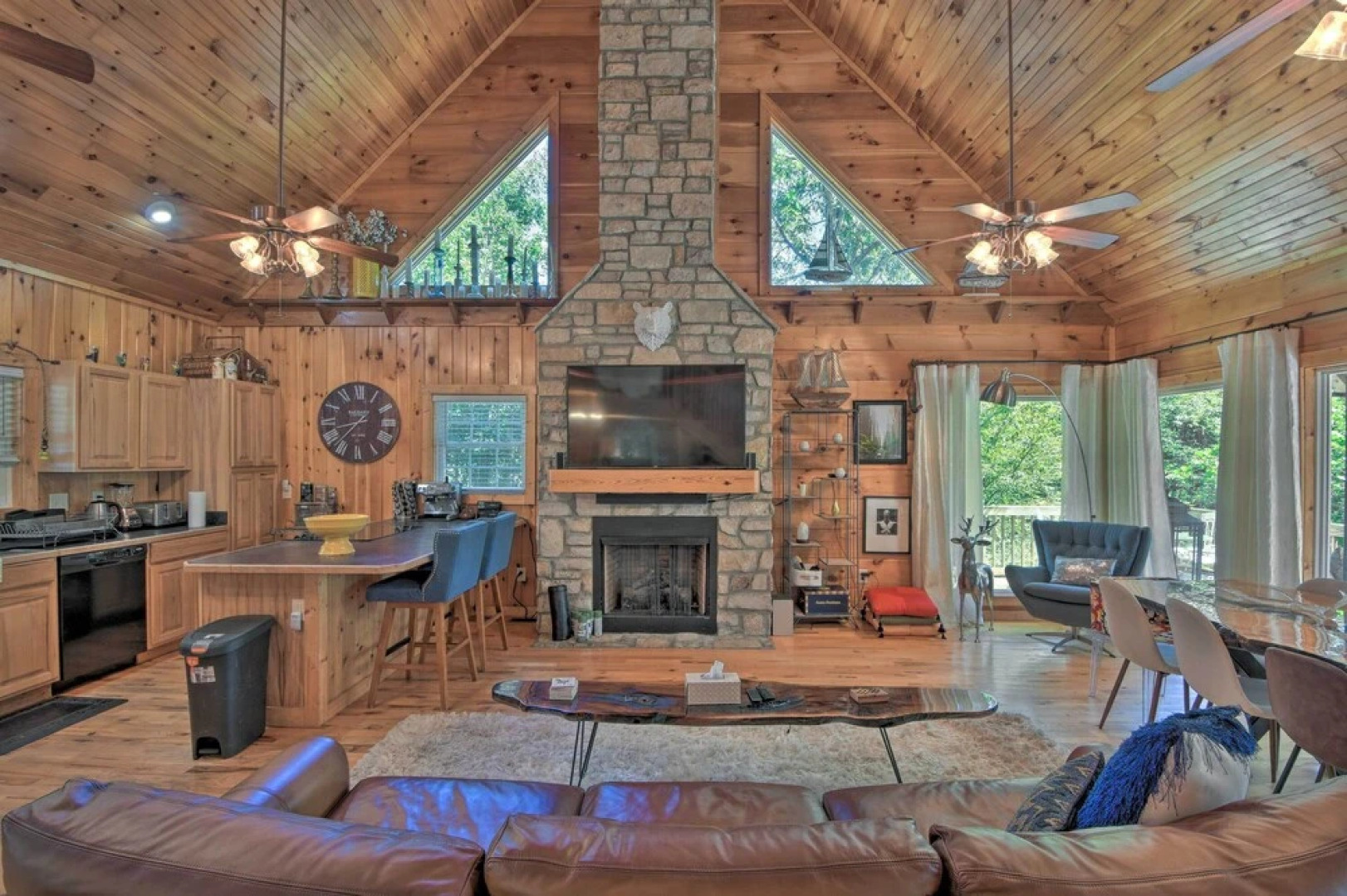 Lovely Lake Hartwell Retreat: Dock, Deck & Grill!