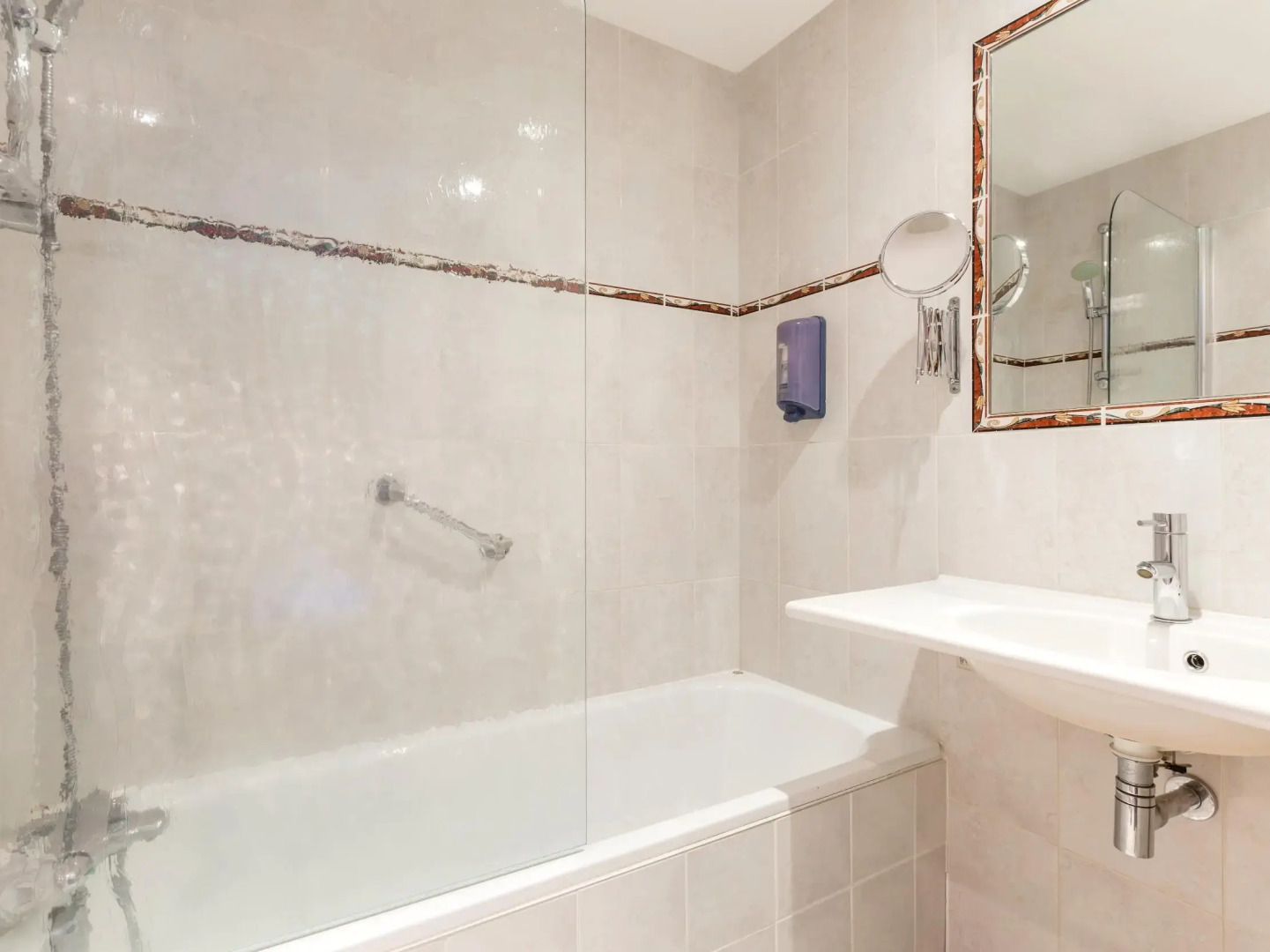 Logis Hotel les Cedres Bleus