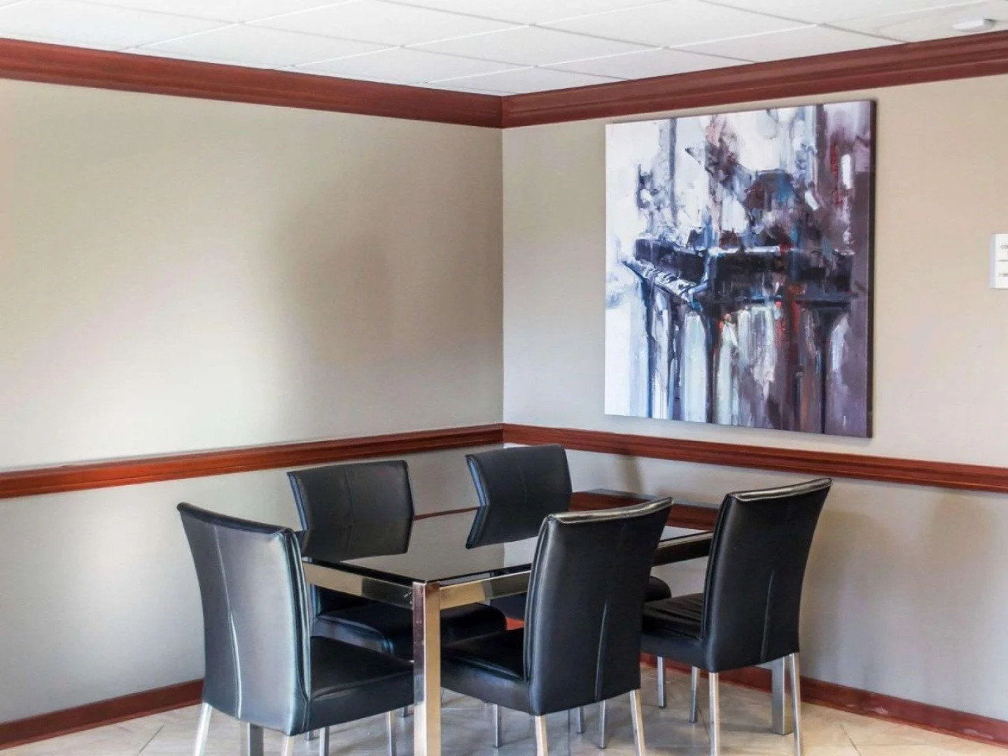 Отель Econo Lodge Warrensville Heights