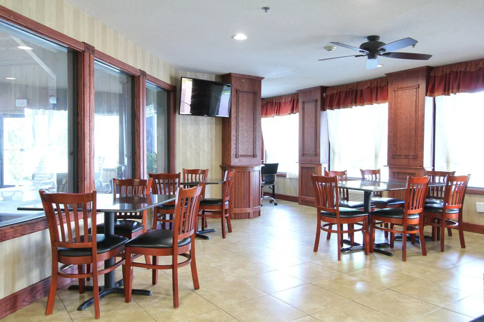 Baymont Inn & Suites Muskegon