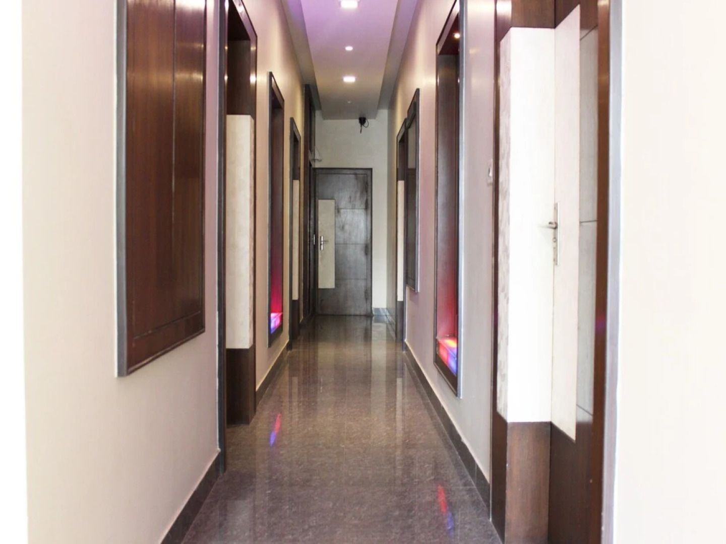 OYO 1884 Hotel Heera Continental