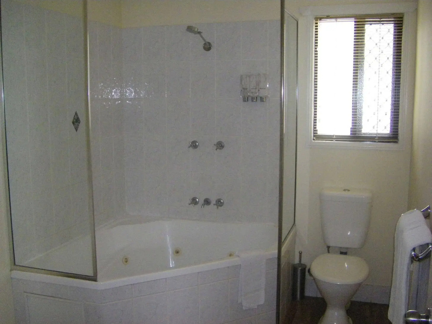 Emerald Motel Apartments