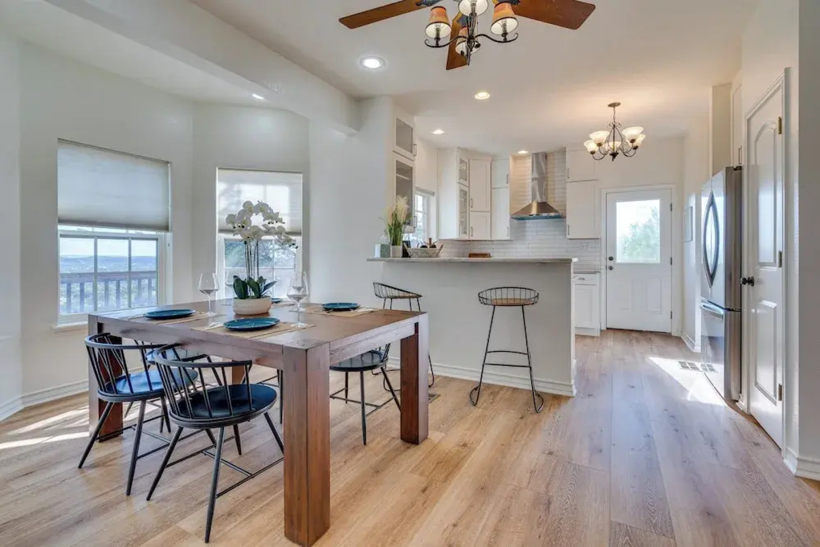 Jonestown Retreat w/ Deck: 6 Mi to Lake Travis!